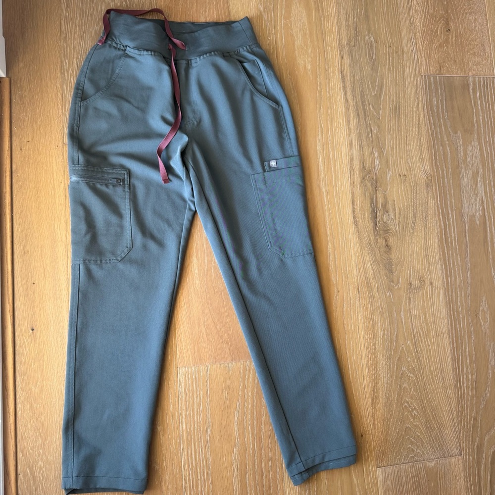 Figs Dark Harbor High Waisted Yola scrub pants XS
